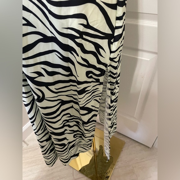 SHEIN Black and White Asymmetrical Bodycon Dress - Picture 6 of 10